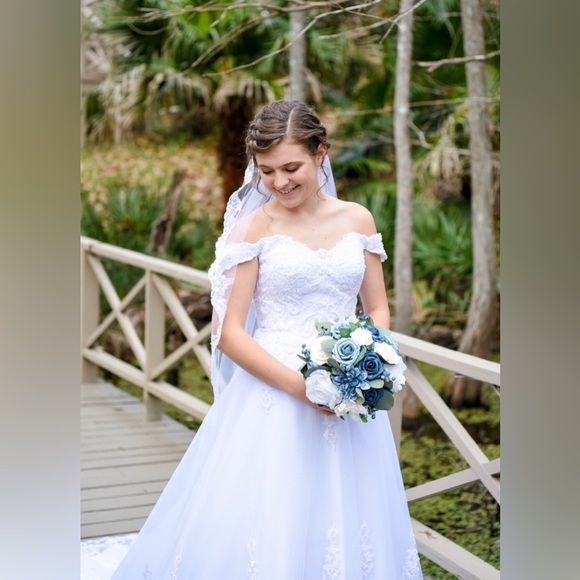 Aline Bright White ✨Sparkly✨  Wedding Dress size XS with corset back. - Picture 1 of 6